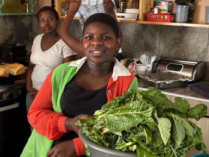 Lentsaba children in kitchen cooking